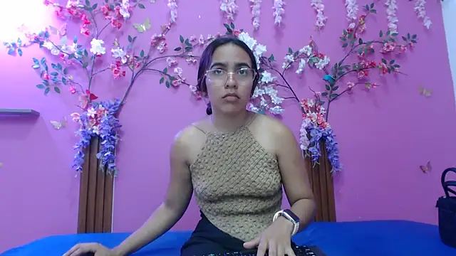 skinnysofia18 online show from 02-08-26, 06:06
