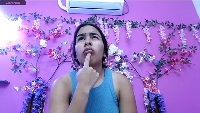 skinnysofia18 online show from 07-01-26, 01:56