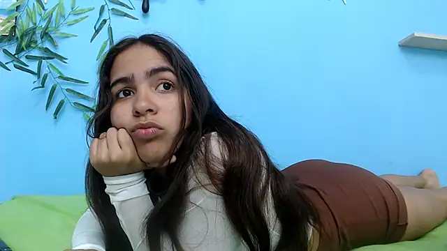 skinnysofia18 online show from 07-13-26, 02:42