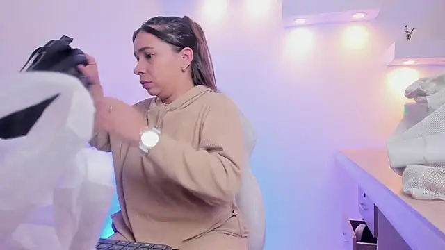 CataleyaAmaya online show from 10-25-25, 12:02