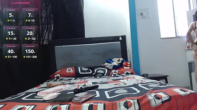 Snapshot of Luisa_Paul chatting on 10-21-25, 10:10 Luisa Paul online show from 10-21-25, 10:10