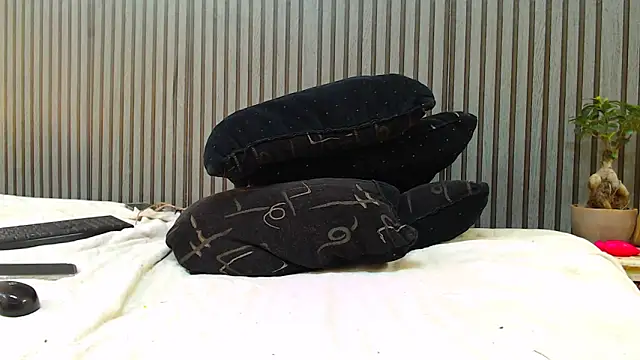 ROYALASS25 online show from 03-31-26, 09:43