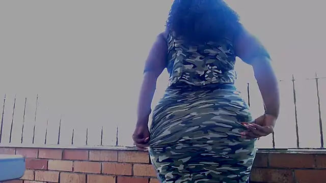 Snapshot of ROYALASS25 chatting on 05-16-26, 10:12 ROYALASS25 online show from 05-16-26, 10:12