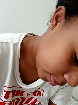 Snapshot of MoniqueMulberry chatting on 09-18-25, 04:09 MoniqueMulberry online show from 09-18-25, 04:09