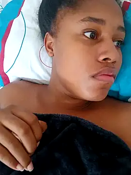 Snapshot of MoniqueMulberry chatting on 09-20-25, 04:30 MoniqueMulberry online show from 09-20-25, 04:30