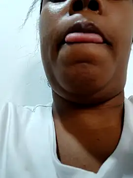 Snapshot of MoniqueMulberry chatting on 10-01-25, 06:41 MoniqueMulberry online show from 10-01-25, 06:41