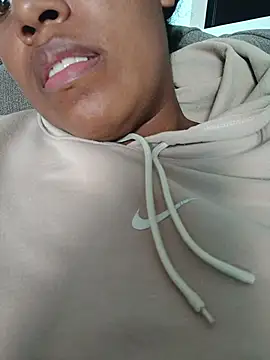 Snapshot of MoniqueMulberry chatting on 10-29-25, 07:15 MoniqueMulberry online show from 10-29-25, 07:15