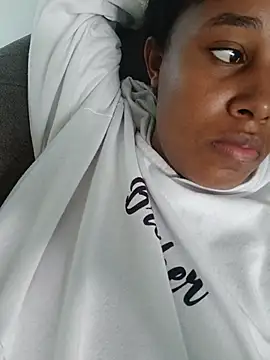 Snapshot of MoniqueMulberry chatting on 10-30-25, 07:36 MoniqueMulberry online show from 10-30-25, 07:36