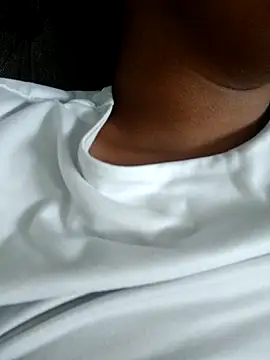 Snapshot of MoniqueMulberry chatting on 11-28-25, 08:00 MoniqueMulberry online show from 11-28-25, 08:00