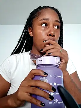 Snapshot of MoniqueMulberry chatting on 12-18-25, 08:15 MoniqueMulberry online show from 12-18-25, 08:15