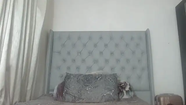 Snapshot of BeautyQueenX22 chatting on 06-18-26, 07:29 BeautyQueenX22 online show from 06-18-26, 07:29