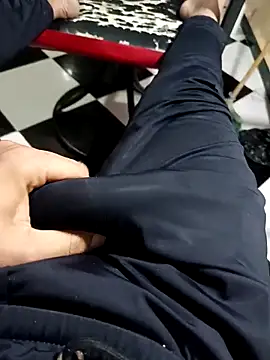 Snapshot of anis3g4 chatting on 10-18-25, 10:43 anis3g4 online show from 10-18-25, 10:43