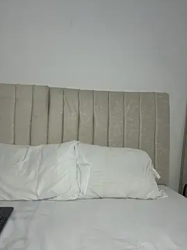 Snapshot of Paulaboterom chatting on 06-22-26, 04:04 Paulaboterom online show from 06-22-26, 04:04