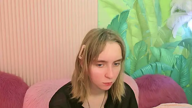Snapshot of Beverly_Gomes chatting on 09-14-25, 06:23 Beverly Gomes online show from 09-14-25, 06:23