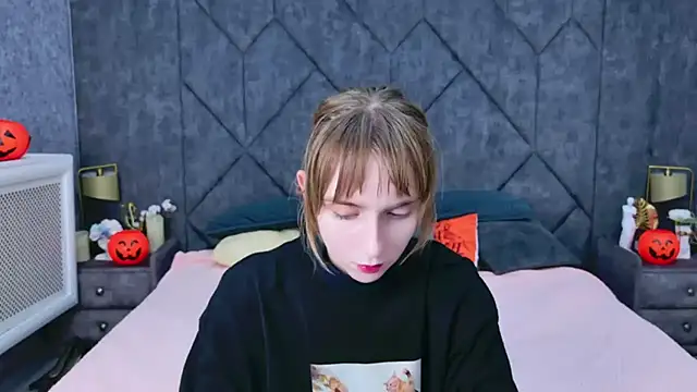 Beverly Gomes online show from 10-26-25, 05:46