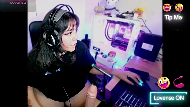 Snapshot of PinkDenial chatting on 11-15-25, 04:54 PinkDenial online show from 11-15-25, 04:54