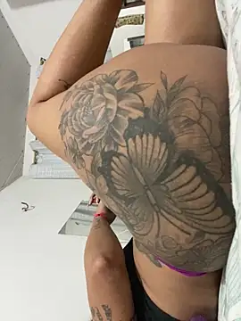 Snapshot of danilyns chatting on 03-27-26, 11:04 danilyns online show from 03-27-26, 11:04