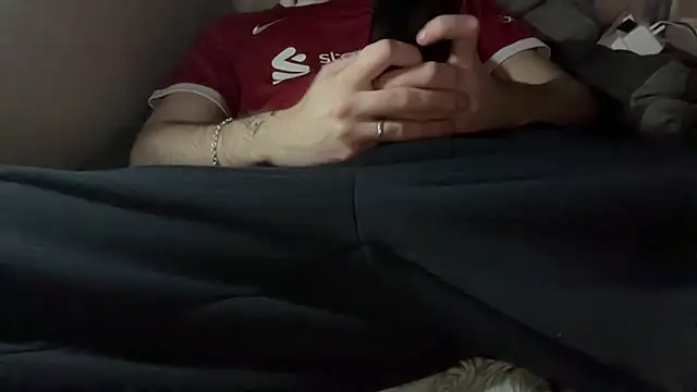 Snapshot of twinkydave chatting on 02-05-26, 12:15 twinkydave online show from 02-05-26, 12:15