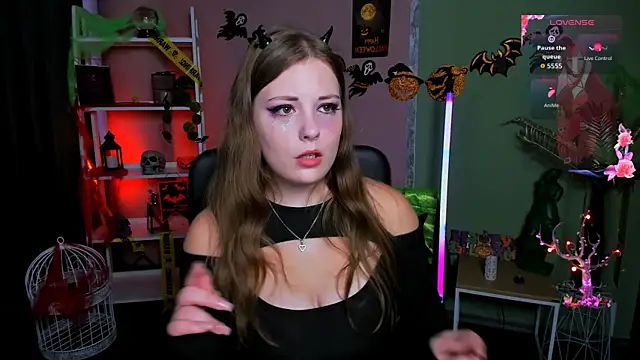 melani bumm online show from 10-31-25, 09:21