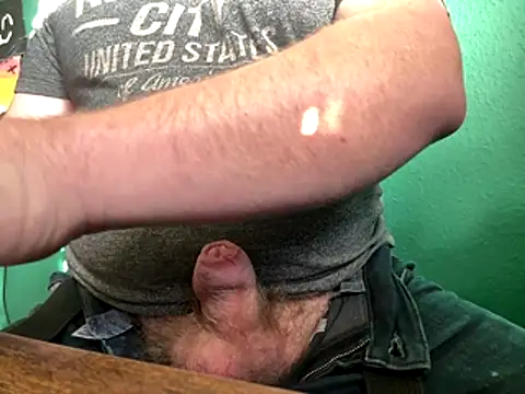 AverageBloke93 online show from 11-17-25, 09:48