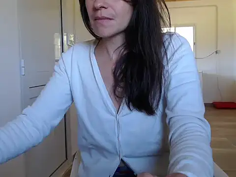 Missforever online show from 11-17-25, 04:24