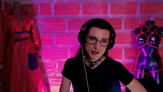 Moira-Hot online show from 07-04-26, 04:51