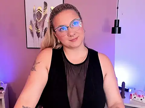 hollie joliie online show from 10-07-25, 12:02