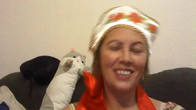 Snapshot of Loxiva chatting on 11-04-25, 01:54 Loxiva online show from 11-04-25, 01:54