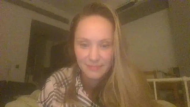 Snapshot of Molvina chatting on 11-04-25, 07:35 Molvina online show from 11-04-25, 07:35