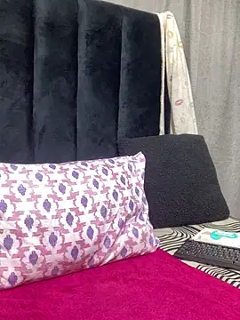 Littlebunny33 online show from 04-21-26, 07:50