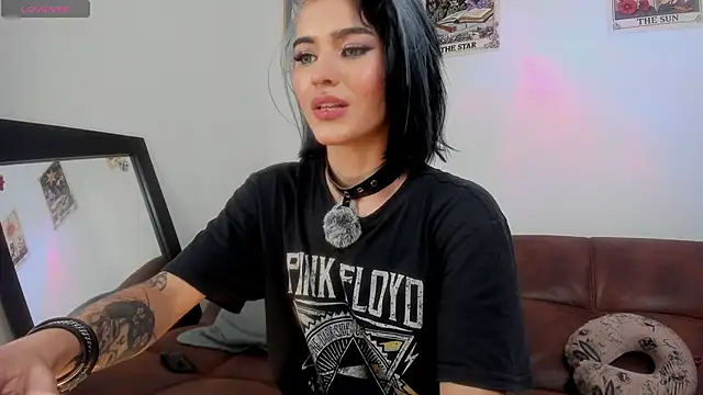 La Diabla 111  online show from 04-30-26, 06:47