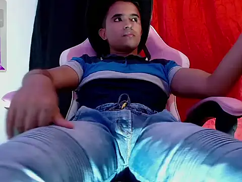 Snapshot of DayroDuran chatting on 09-13-25, 07:24 DayroDuran online show from 09-13-25, 07:24