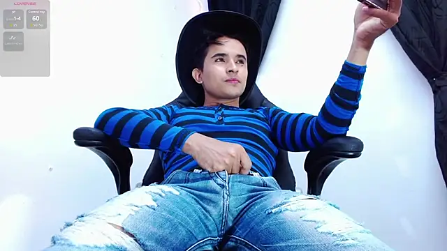 Snapshot of DayroDuran chatting on 11-09-25, 07:56 DayroDuran online show from 11-09-25, 07:56