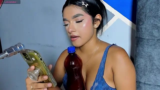 Snapshot of lau-hot chatting on 12-17-25, 06:58 lau-hot online show from 12-17-25, 06:58