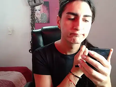 lola diez online show from 10-07-25, 06:16