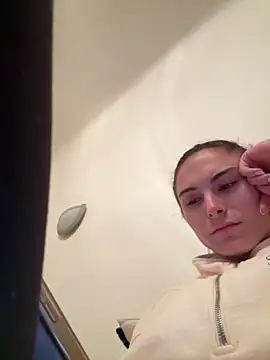 SophiiaStarr online show from 04-12-26, 05:40