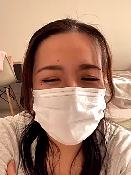 Snapshot of NATSUMI00 chatting on 10-17-25, 05:43 NATSUMI00 online show from 10-17-25, 05:43