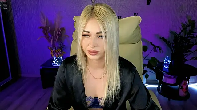 Snapshot of NikkiiStill chatting on 04-29-26, 11:22 NikkiiStill online show from 04-29-26, 11:22