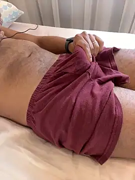 Snapshot of Hiuwee chatting on 10-04-25, 12:14 Hiuwee online show from 10-04-25, 12:14