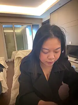 smgirls online show from 11-25-25, 06:46