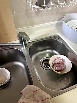 smgirls online show from 12-14-25, 04:07