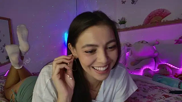 Snapshot of keirasworld chatting on 05-11-26, 12:16 keirasworld online show from 05-11-26, 12:16