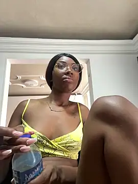 Snapshot of MarianRosse chatting on 12-18-25, 07:42 MarianRosse online show from 12-18-25, 07:42