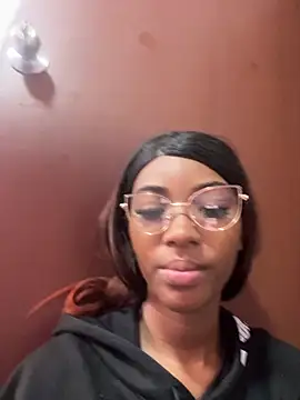 Snapshot of MarianRosse chatting on 12-20-25, 08:16 MarianRosse online show from 12-20-25, 08:16