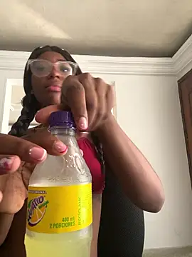 Snapshot of MarianRosse chatting on 01-18-26, 06:12 MarianRosse online show from 01-18-26, 06:12