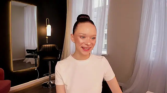 Snapshot of daily_glam chatting on 10-14-25, 12:17 daily glam online show from 10-14-25, 12:17