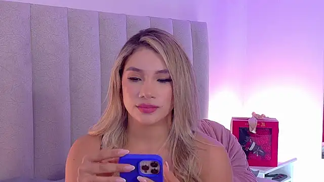 NicoleArmani online show from 11-19-25, 07:14