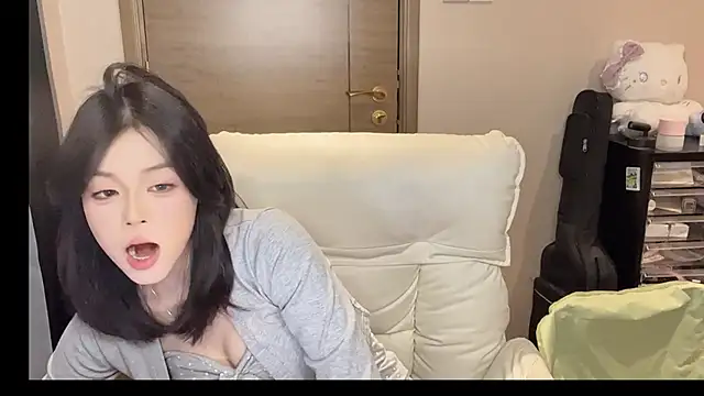 Snapshot of Koi-00 chatting on 01-14-26, 06:35 Koi-00 online show from 01-14-26, 06:35