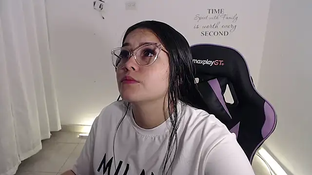 Snapshot of amberbakee chatting on 06-10-26, 03:00 amberbakee online show from 06-10-26, 03:00