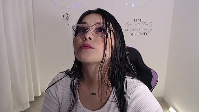 Snapshot of amberbakee chatting on 06-11-26, 01:42 amberbakee online show from 06-11-26, 01:42